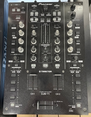 Pioneer DJM-T1 with Hard Case 2